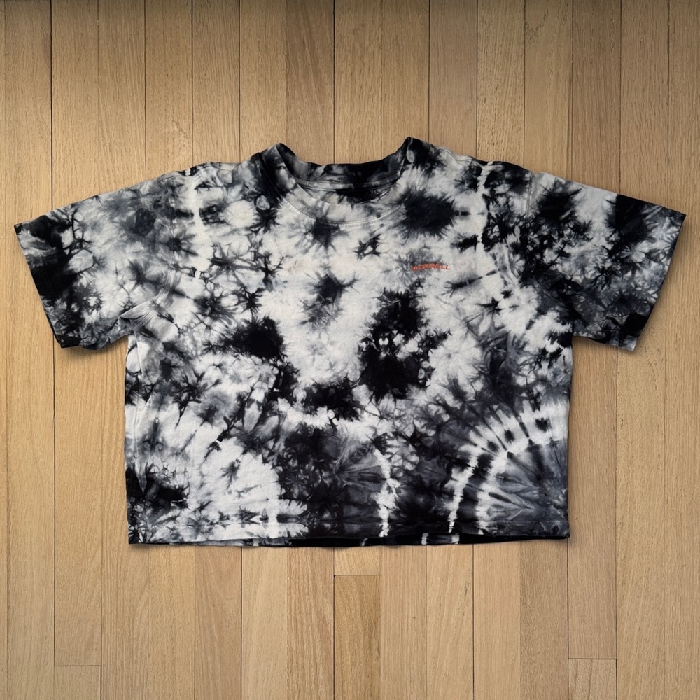 5/$25 Merrell Black and White Tie-Dye Short Sleeve Tee